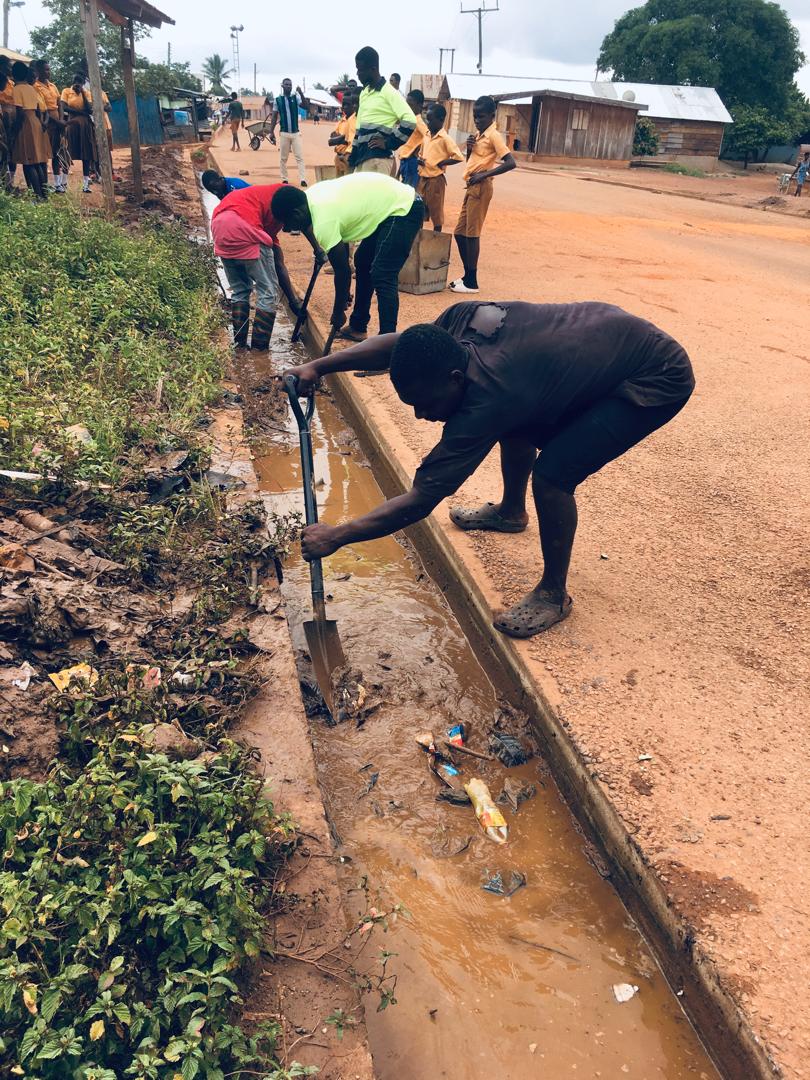 Ashiam Community Clean-Up photo from Kenneth Adu-Akwabeng's work.